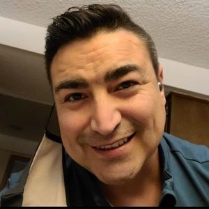 Meet your Posher, Carlos